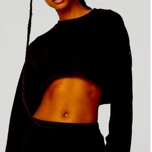 Alo yoga high waisted tailor sweatpants and cropped tailored crew neck in black